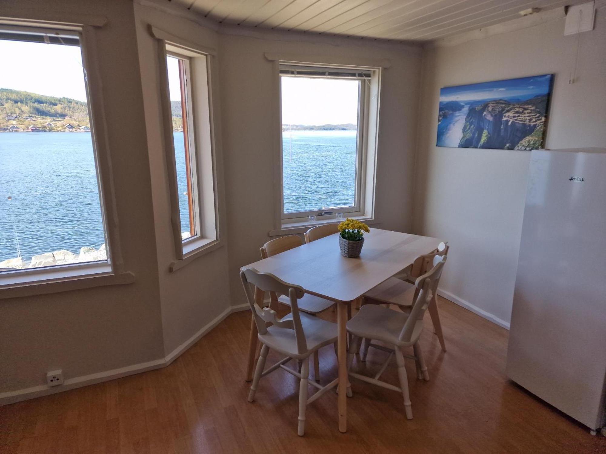 Preikestolen Panorama - Seaside Apartments Jørpeland Oda fotoğraf